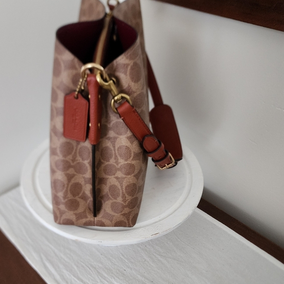 Coach Willow Shoulder Bag EUC Signature Tan/Rust - Picture 3 of 6